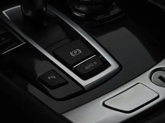 BMW 5 Series view 24