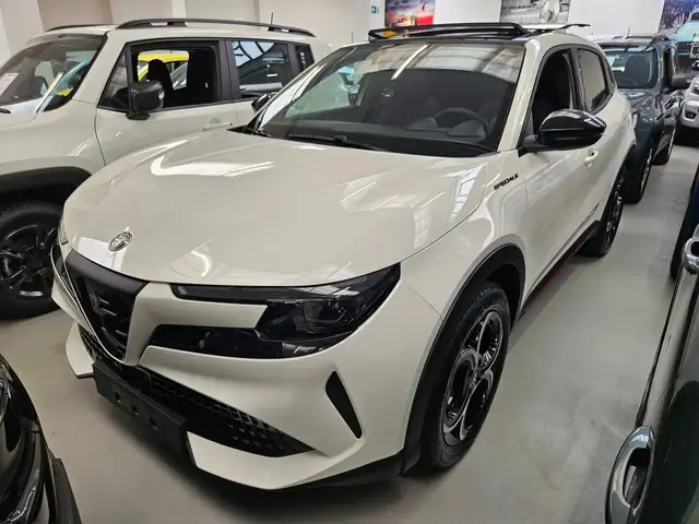 Alfa Romeo Junior Junior 1.2 Ibrida Speciale 136cv edct6