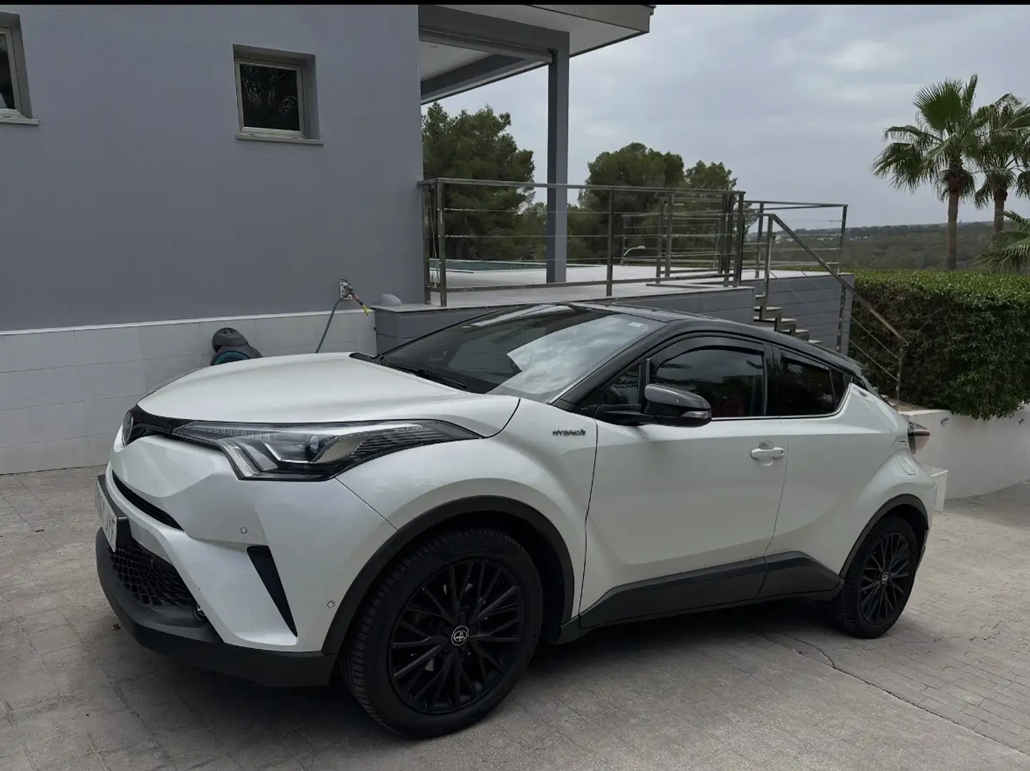 Toyota C-HR 125H Dynamic Plus - 2