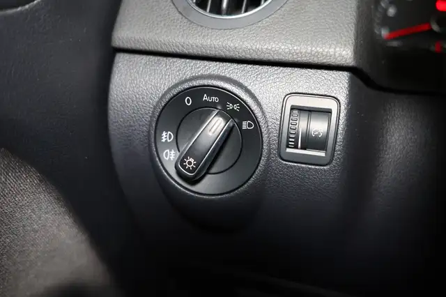 Volkswagen Golf Plus view 13