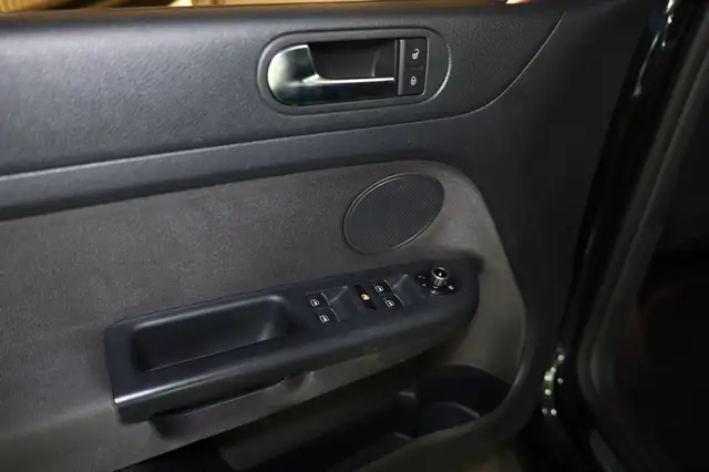 Volkswagen Golf Plus view 12