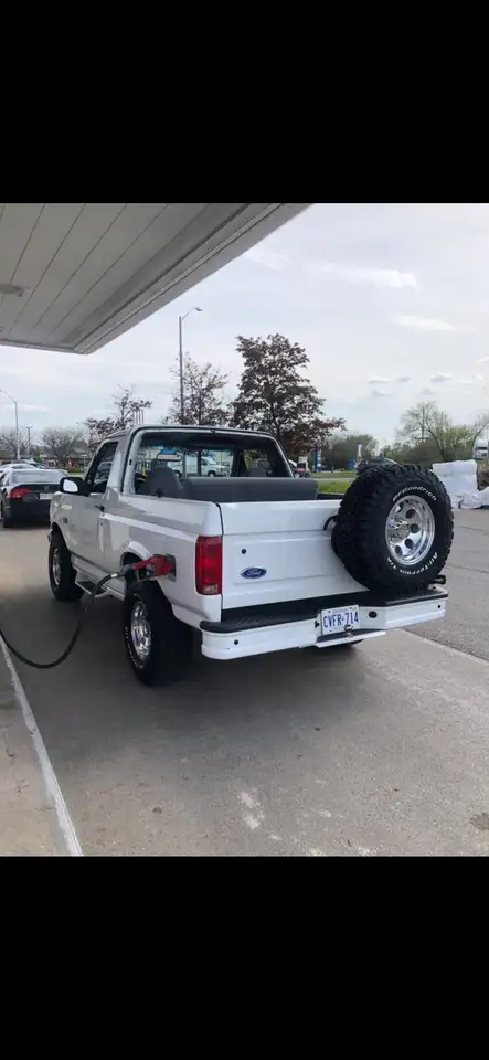 Ford Bronco photo Ford Bronco