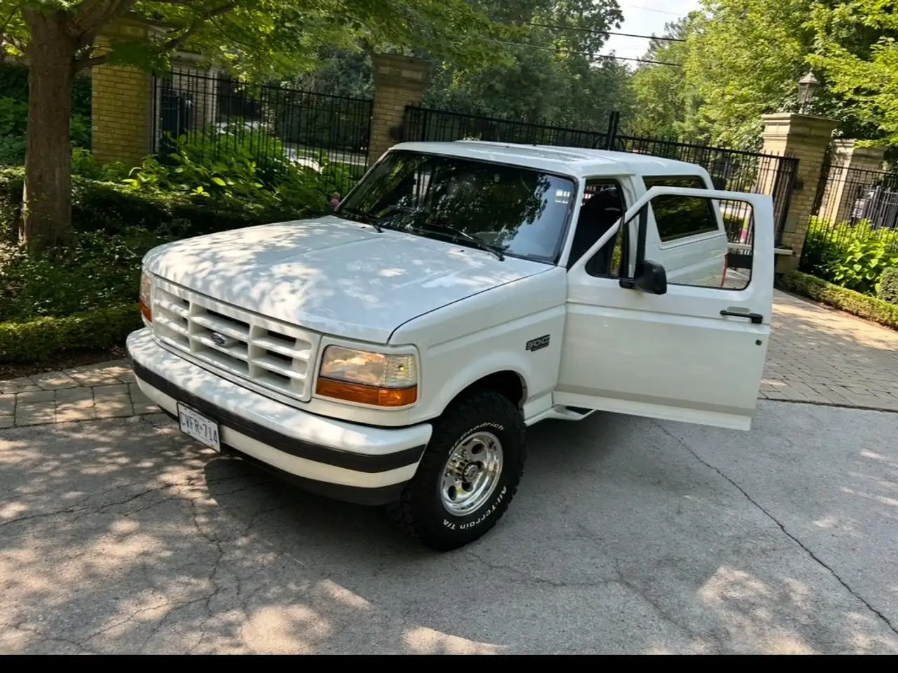 Ford Bronco photo Ford Bronco
