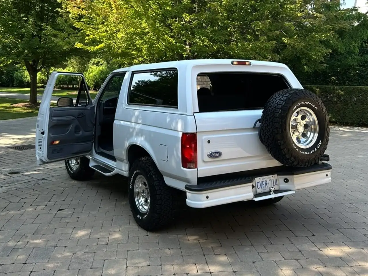 Ford Bronco photo Ford Bronco