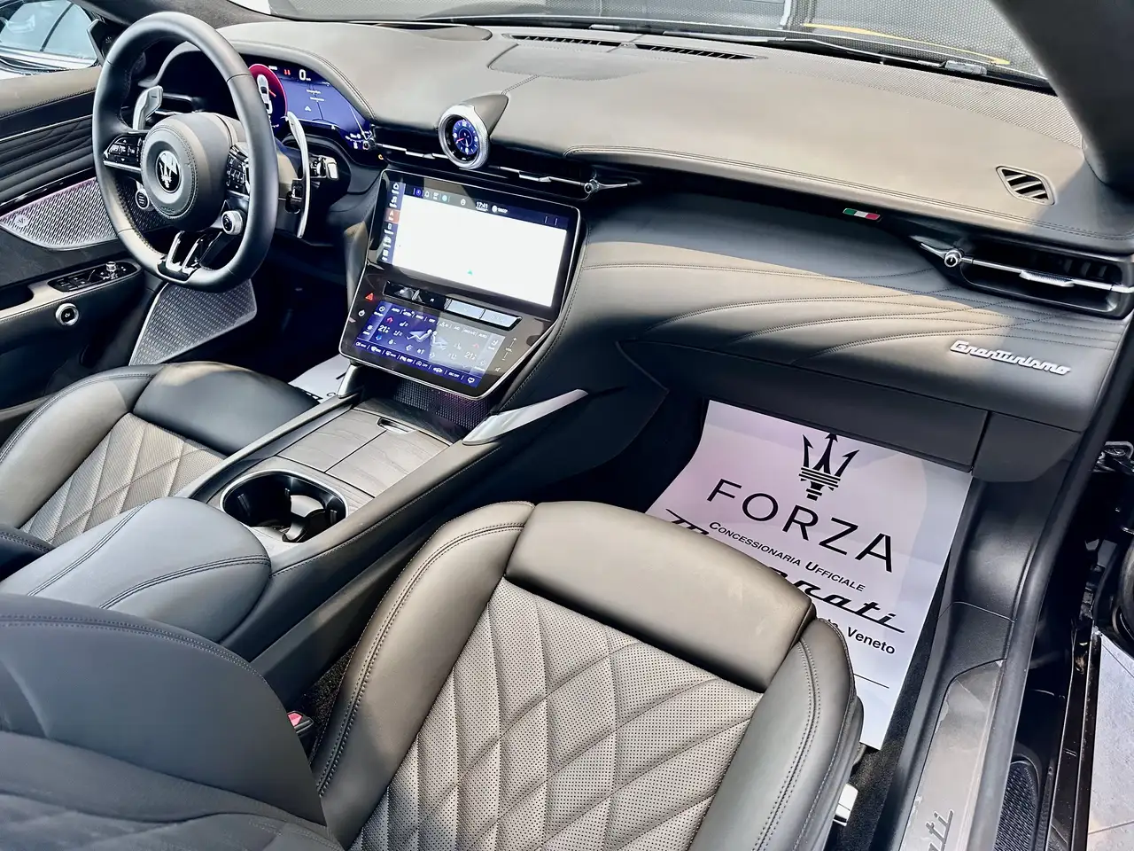 Maserati GranTurismo 2025 — фото 12