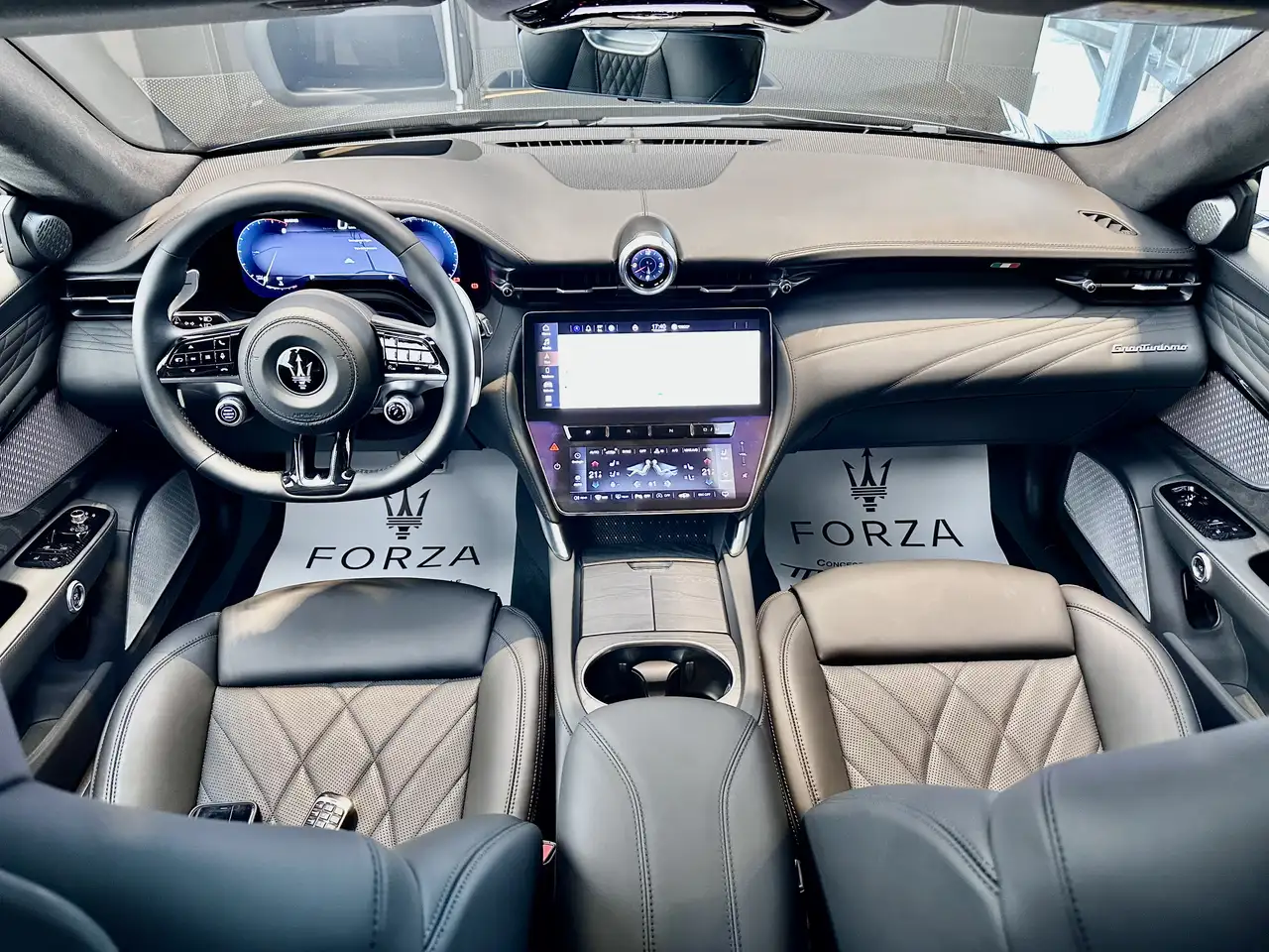 Maserati GranTurismo 2025 — фото 15