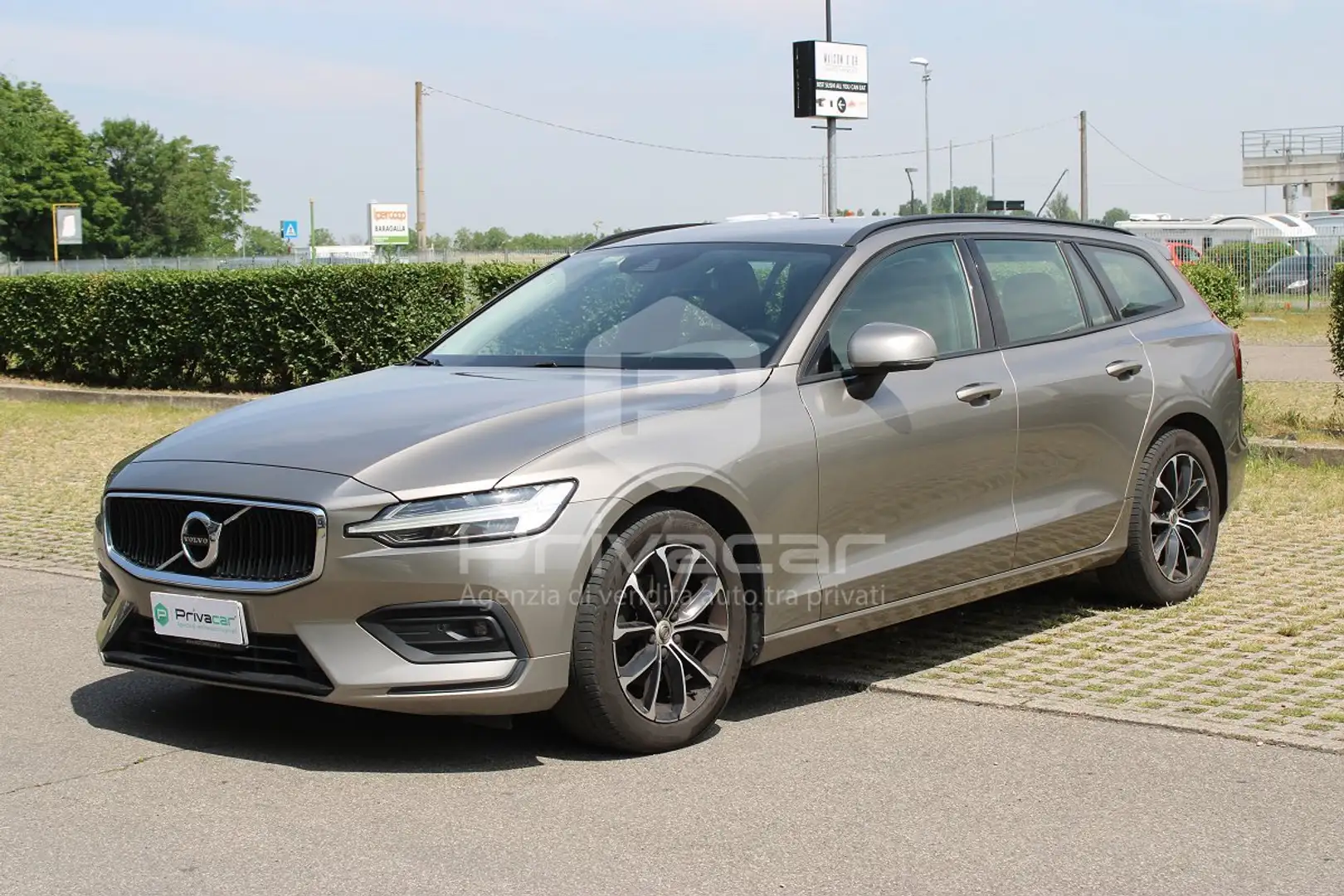 Volvo V60 V60 D3 Momentum Gelb - 1