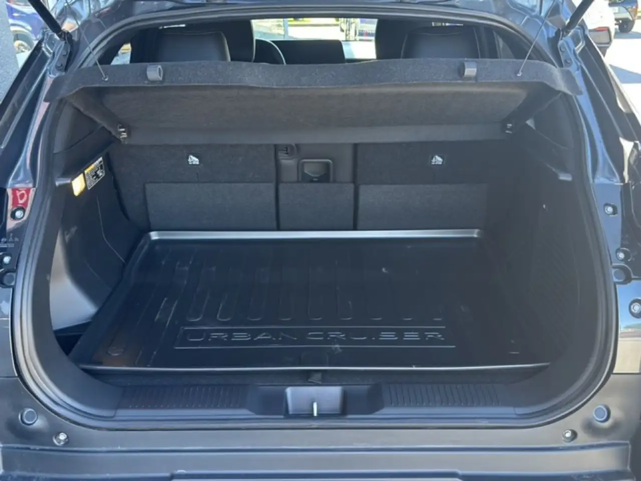 Toyota Urban Cruiser 61kWh Lounge 12