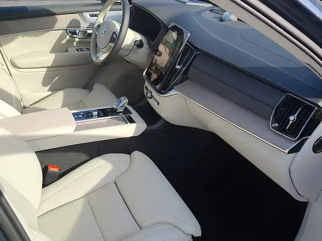 Volvo XC90 T8 AWD PHEV 18,8kWh Ultra Dark Ansicht 14