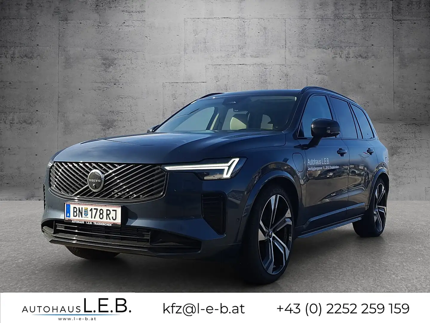 Volvo XC90 T8 AWD PHEV 18,8kWh Ultra Dark Blau - 1