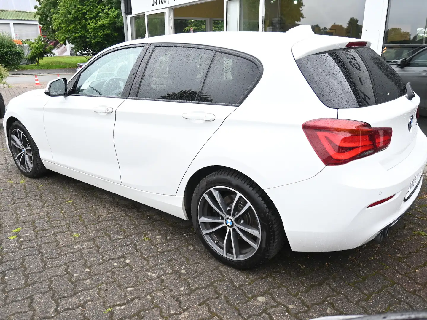 BMW 120 120i Aut *Sport Line Shadow* 5-tür Navi DAB LED Weiß - 2