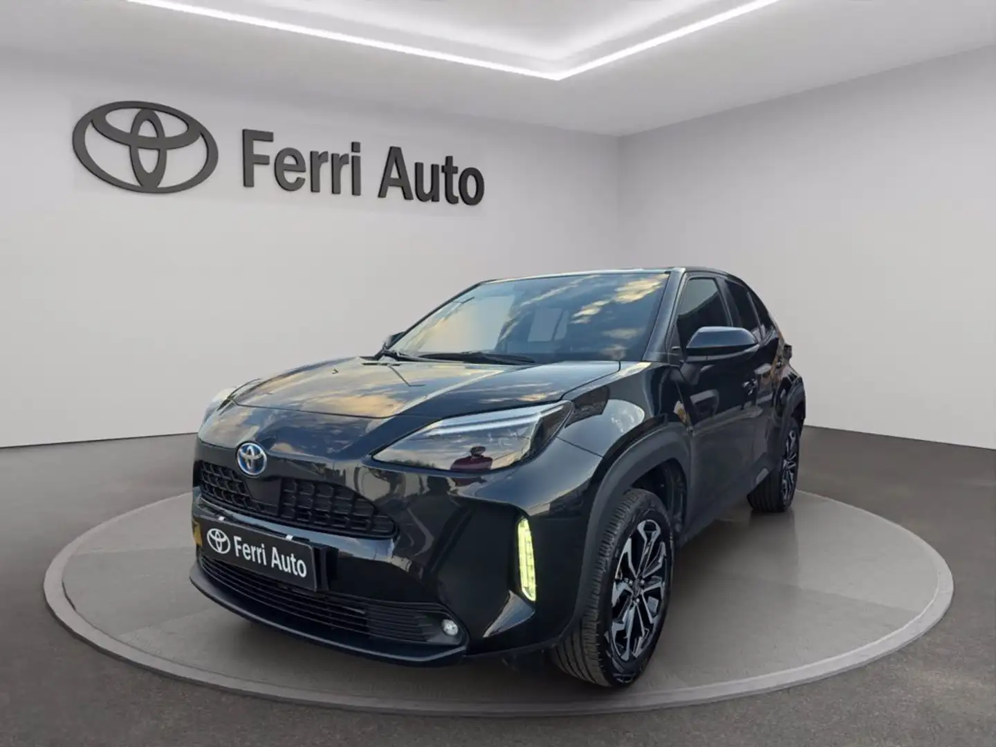 Toyota Yaris Cross 1.5h trend fwd 116cv e-cvt Noir - 1