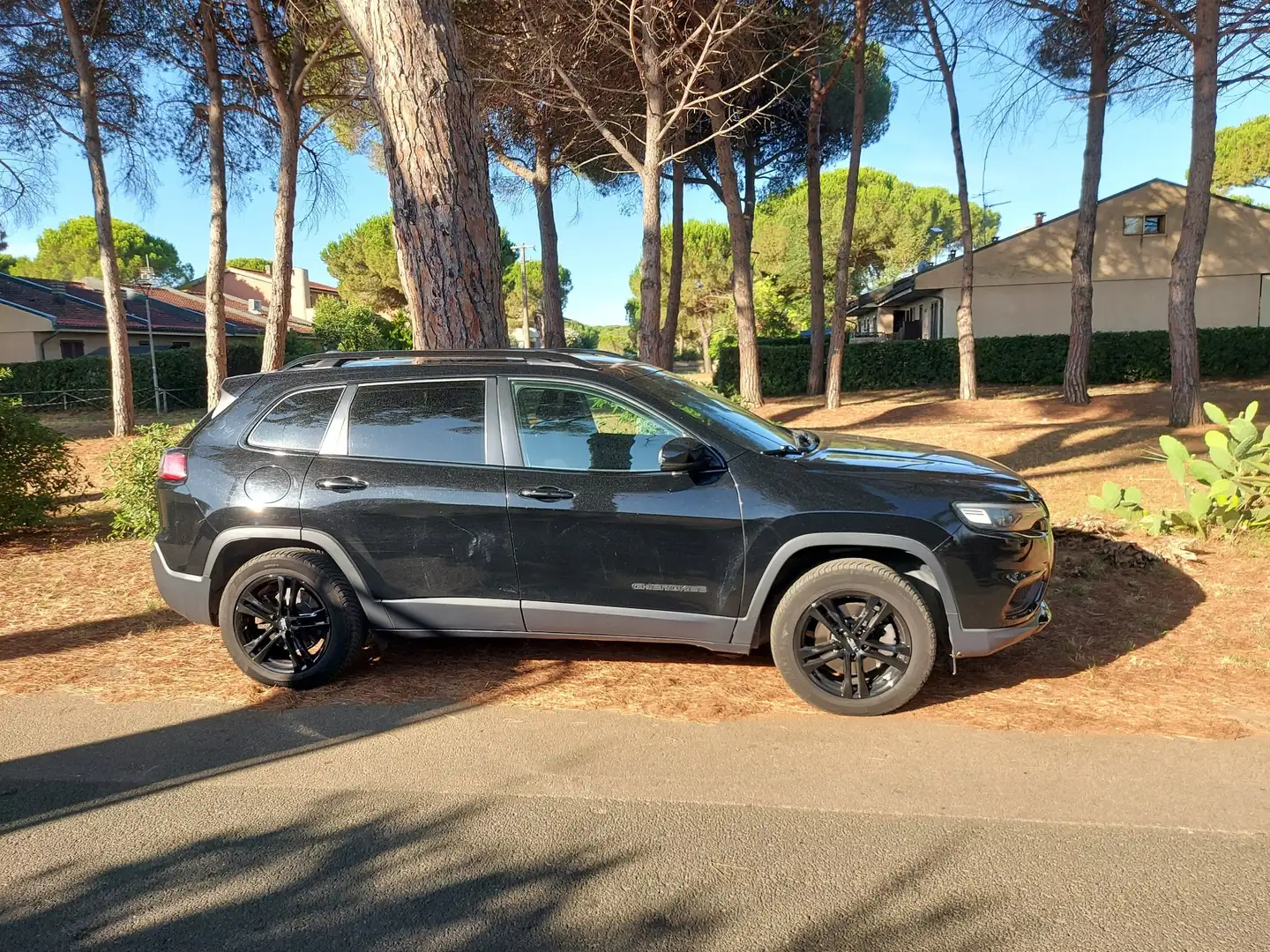 Jeep Cherokee Cherokee V 2019 Night Eagle 4wd automatica Negru - 1