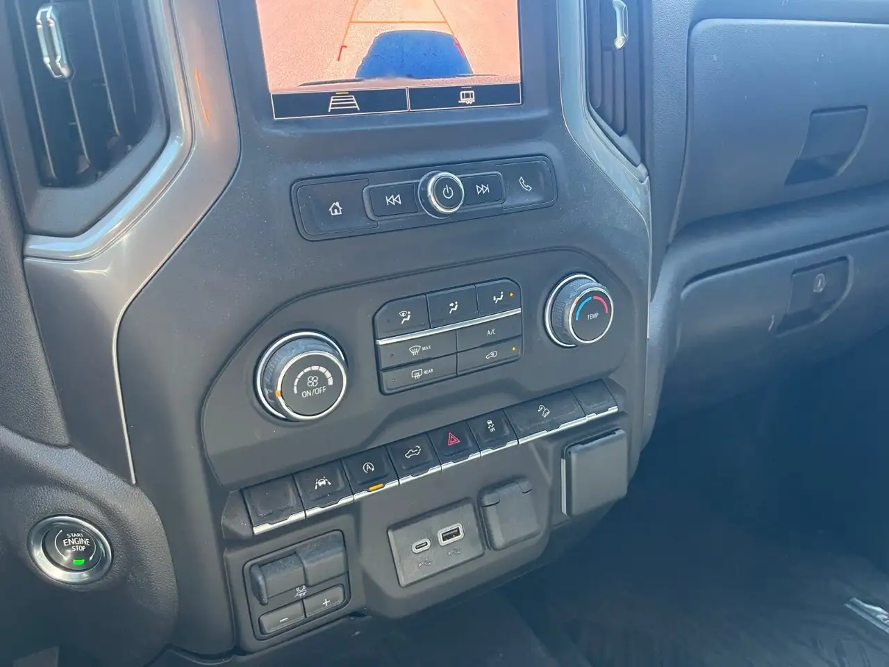 Chevrolet Silverado 1500 снимка Chevrolet Silverado 1500