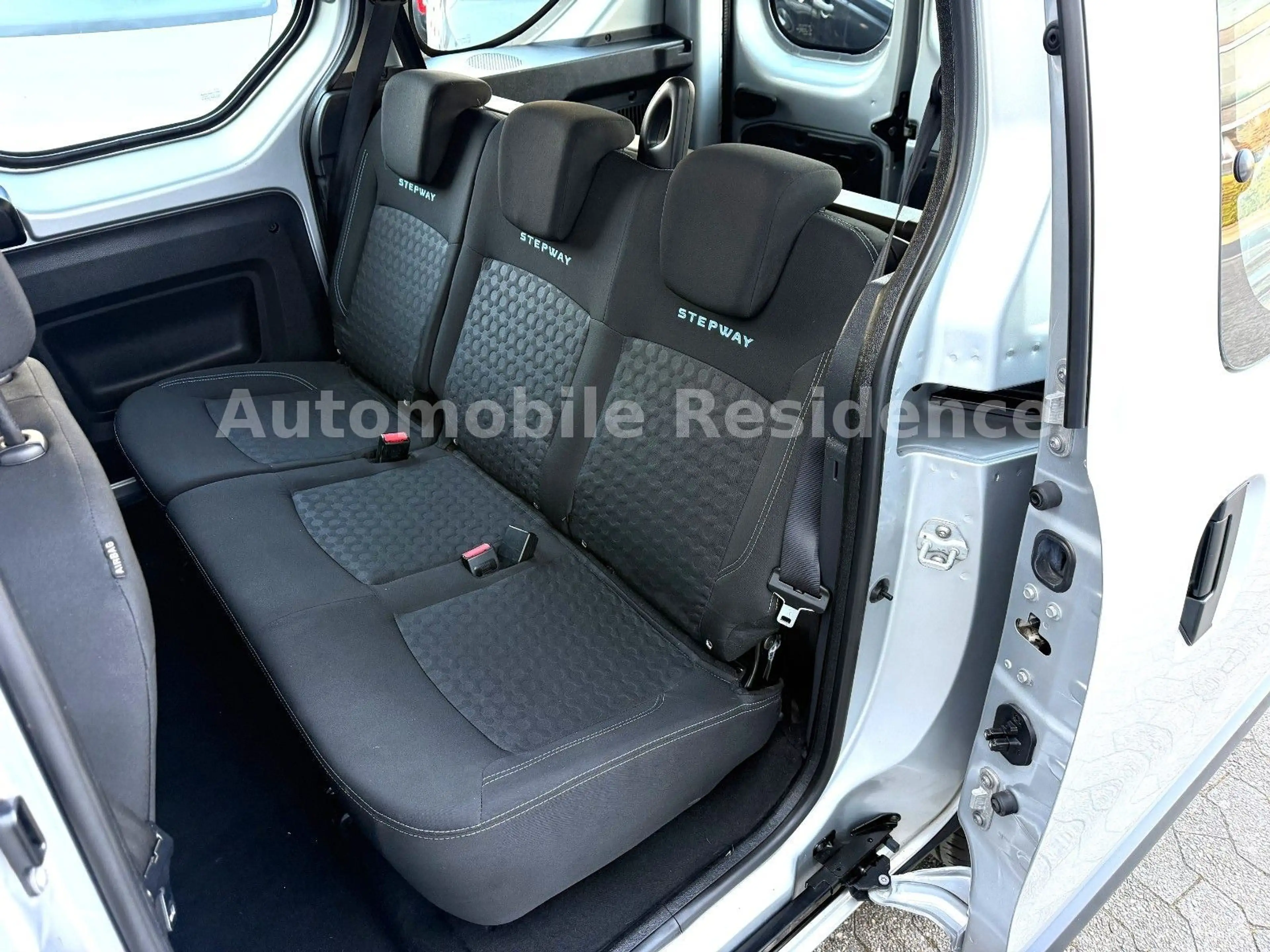 Dacia Dokker Stepway 1.2*NAVI*SHZ*PDC*TEMP*KLIMA*1HD — photo 8
