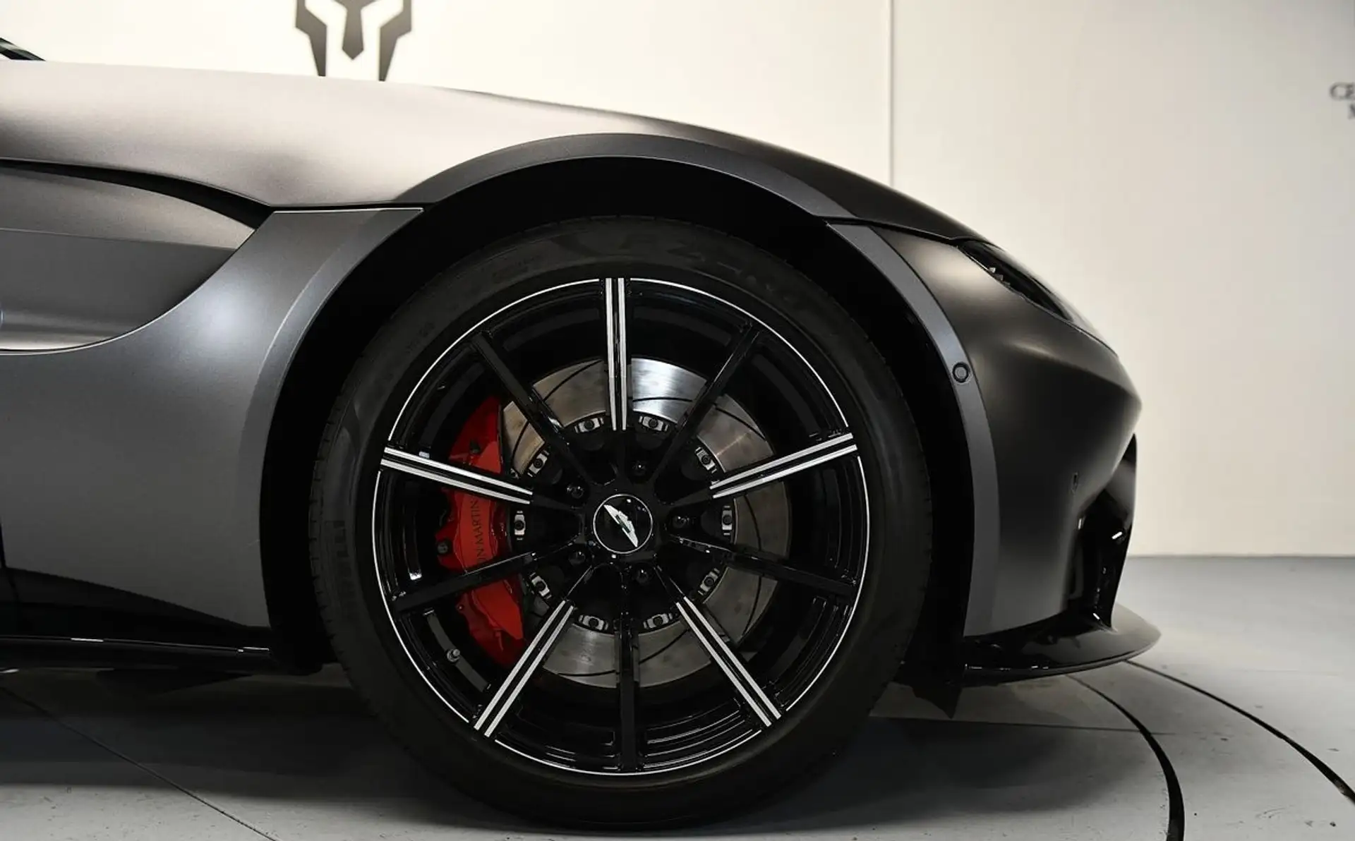 애스턴마틴 V8 Coupe 2020 건메탈 사진 7