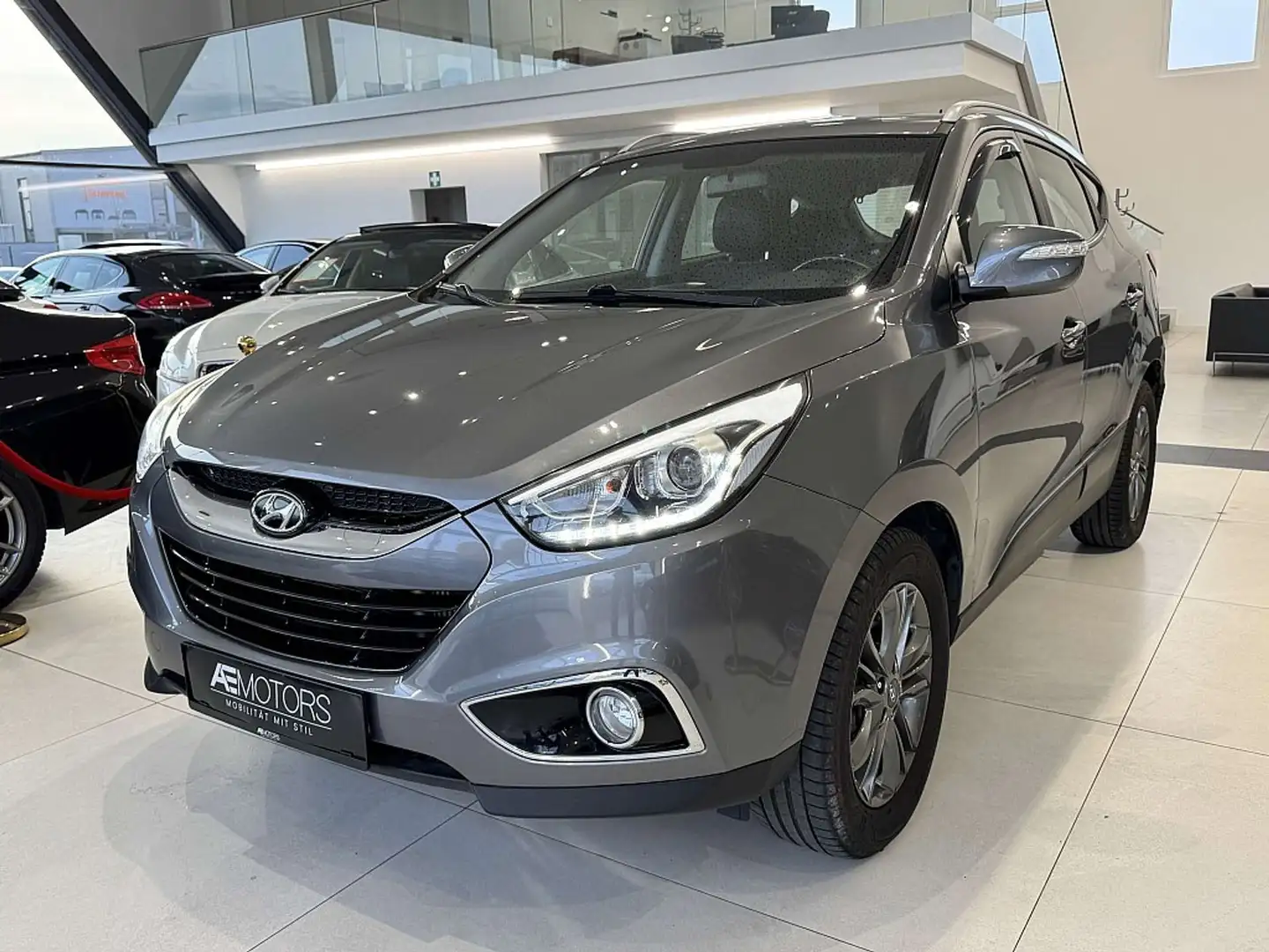 Hyundai iX35 2,0 CRDi GO *TOP*GARANTIE*KREDIT*SR+WR*1.HAND* Grau - 2