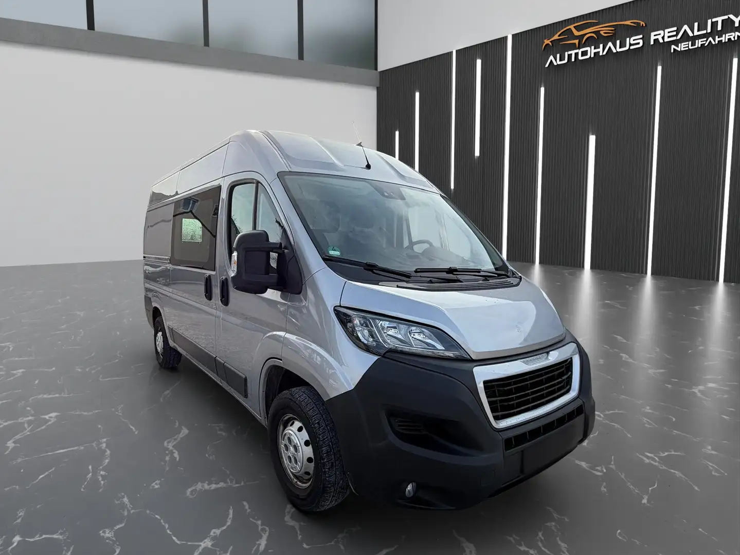 Peugeot Boxer 333 L2H2 Asphalt BlueHDi 165 Stop&Start Grau - 1
