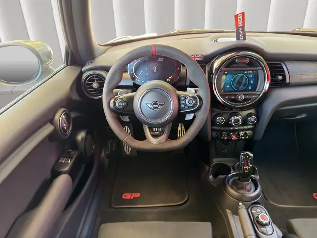 Mini Hatch view 12