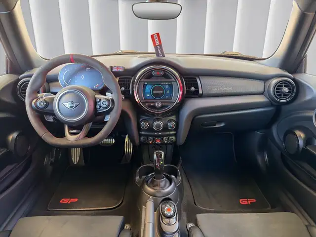 Mini Hatch view 11