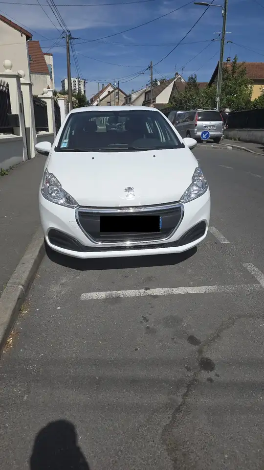 Peugeot 208 208 — photo 2