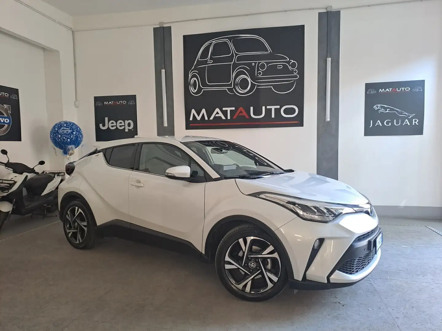 Toyota C-HR 2.0 Hybrid E-CVT Morebusiness CV 184 Blanco - 1