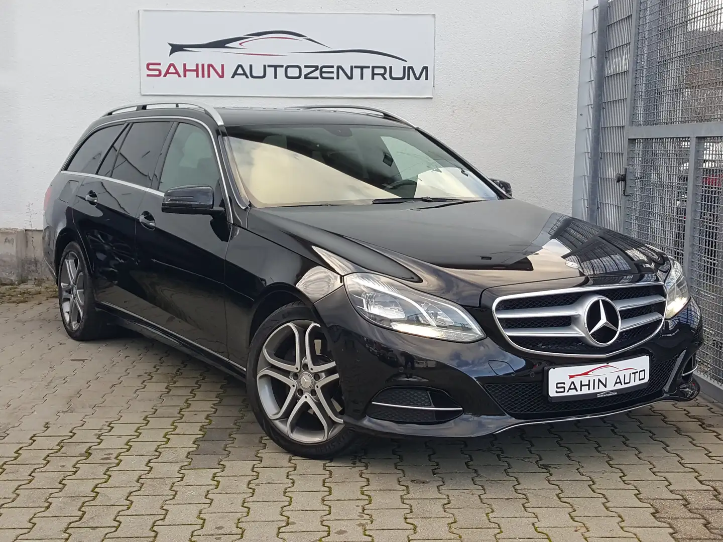 Mercedes-Benz E 200 CGI T 7-Gtronic Avantgarde Navi SHZ Tempomat Noir - 2