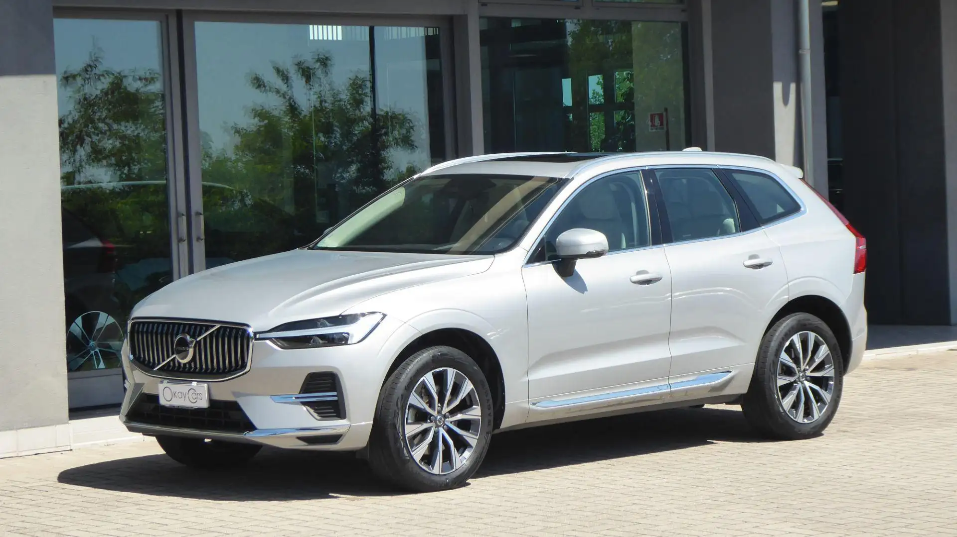 Volvo XC60 B4 (d) AWD automatico Plus Bright Grigio - 1