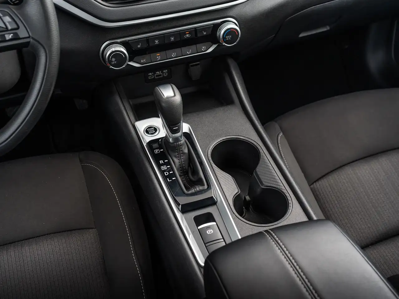 Nissan Altima снимка Nissan Altima