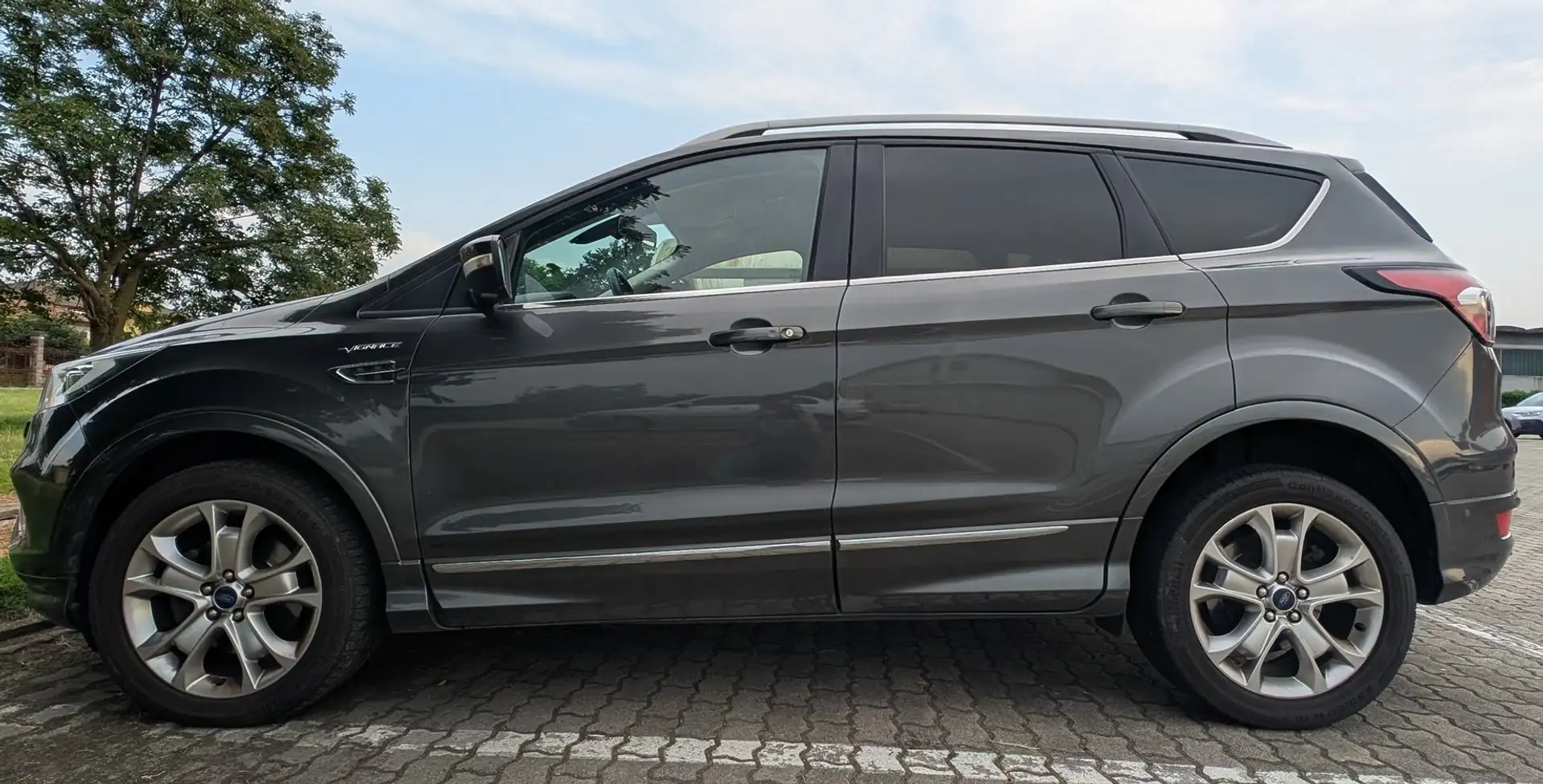 Ford Kuga 2.0 TDCI 180CV AWD Powershift Vignale Grigio - 1