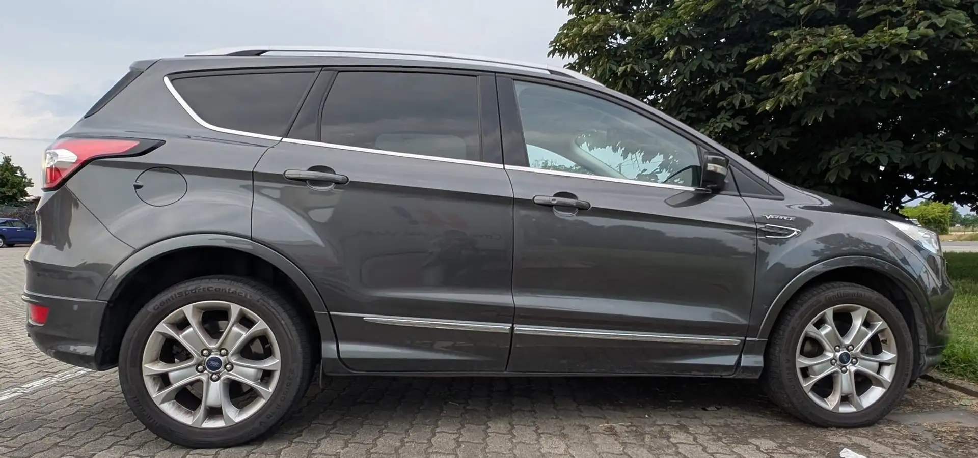 Ford Kuga 2.0 TDCI 180CV AWD Powershift Vignale Grigio - 2