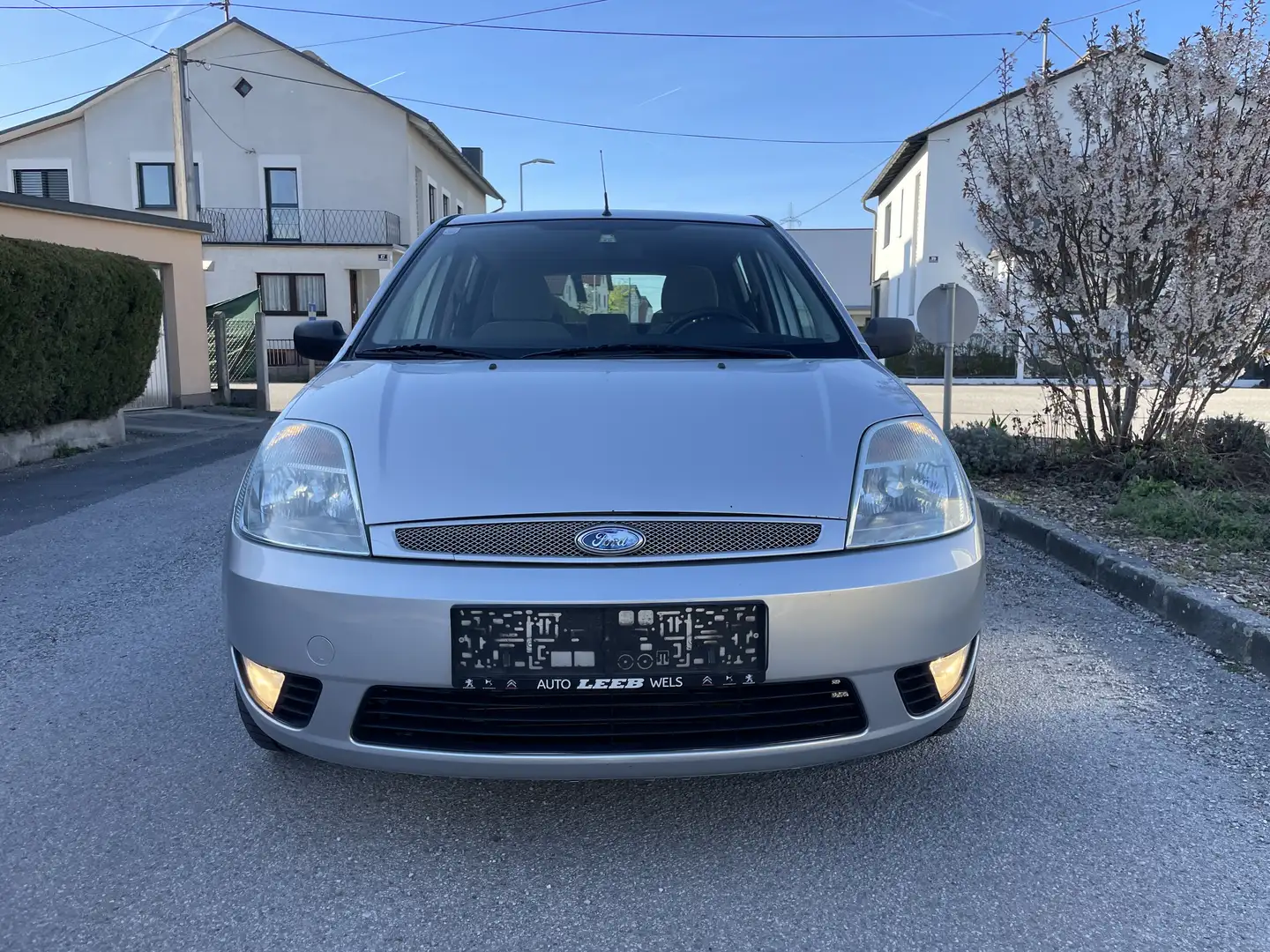Ford Fiesta Ghia 1,6 mit Pickerl Silber - 2