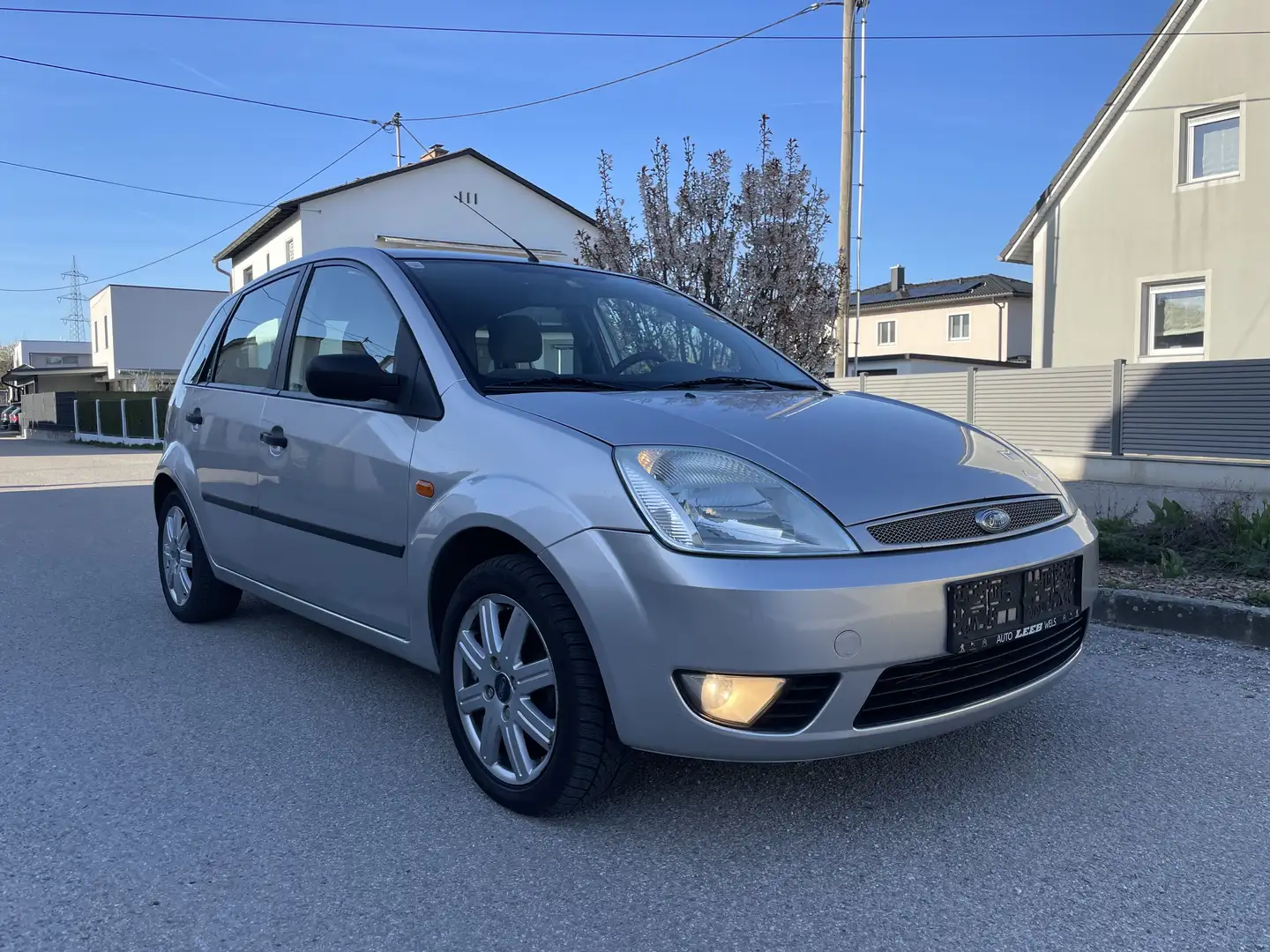 Ford Fiesta Ghia 1,6 mit Pickerl Silber - 1