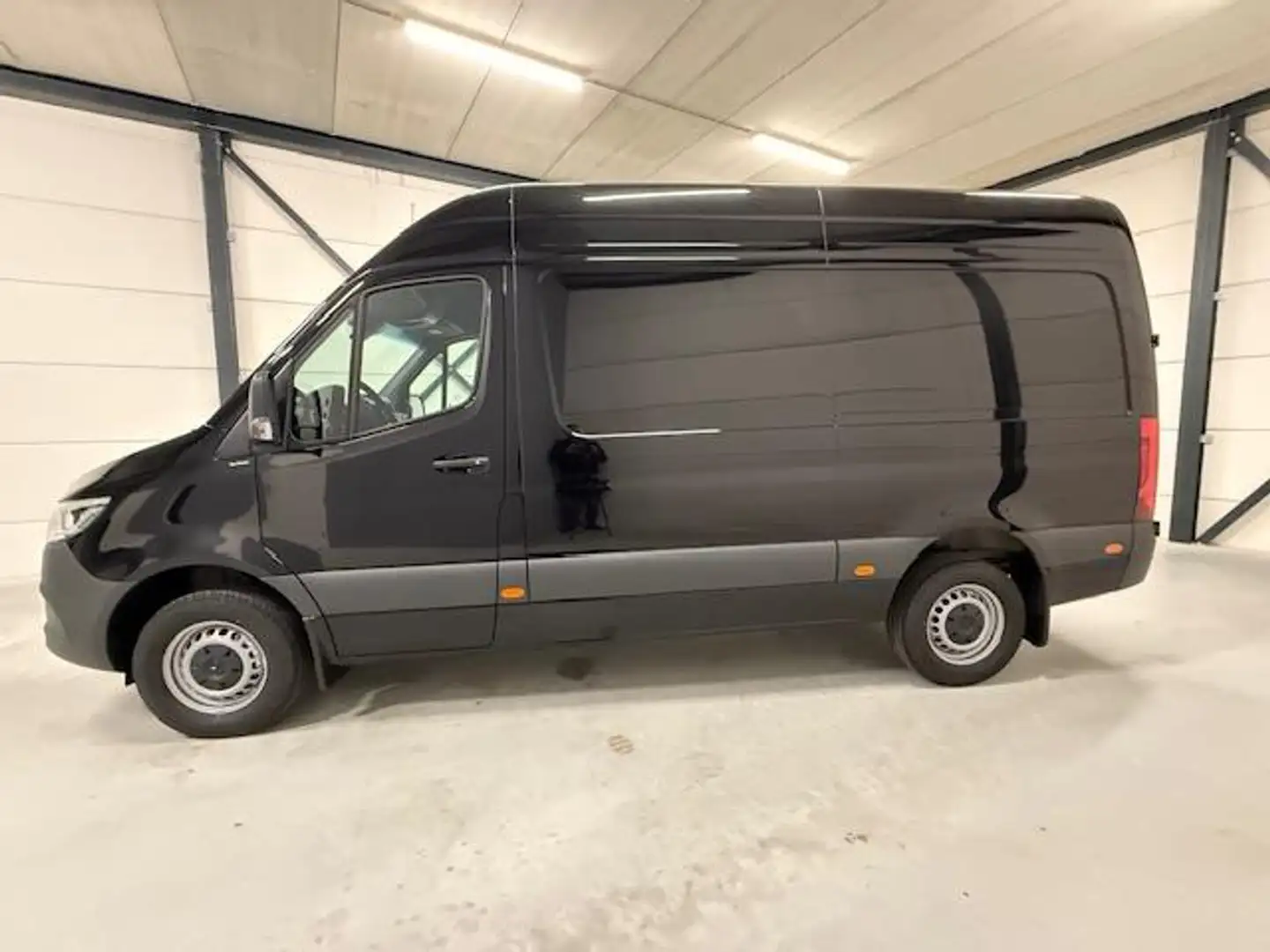 Mercedes-Benz Sprinter 317 1.9 CDI L2H2 Select HD 170 Pk Automaat BPM-Vri Zwart - 2