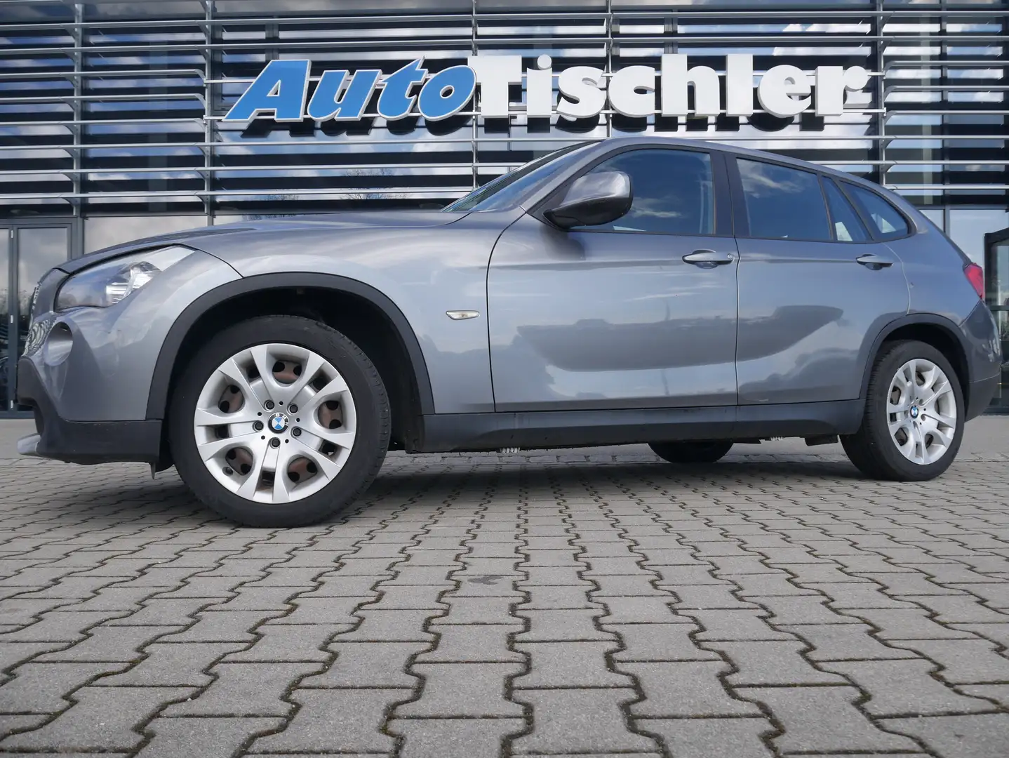 BMW X1 18 i sDrive Klimaautomatik Anhängerkupplung Grau - 1