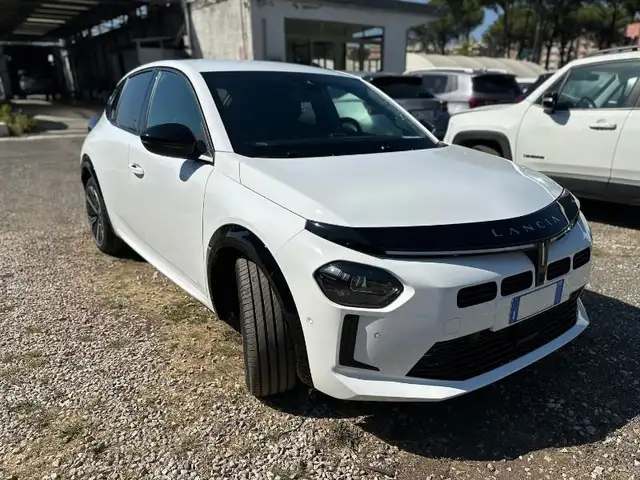 Lancia Ypsilon Hybrid e-DCT LX