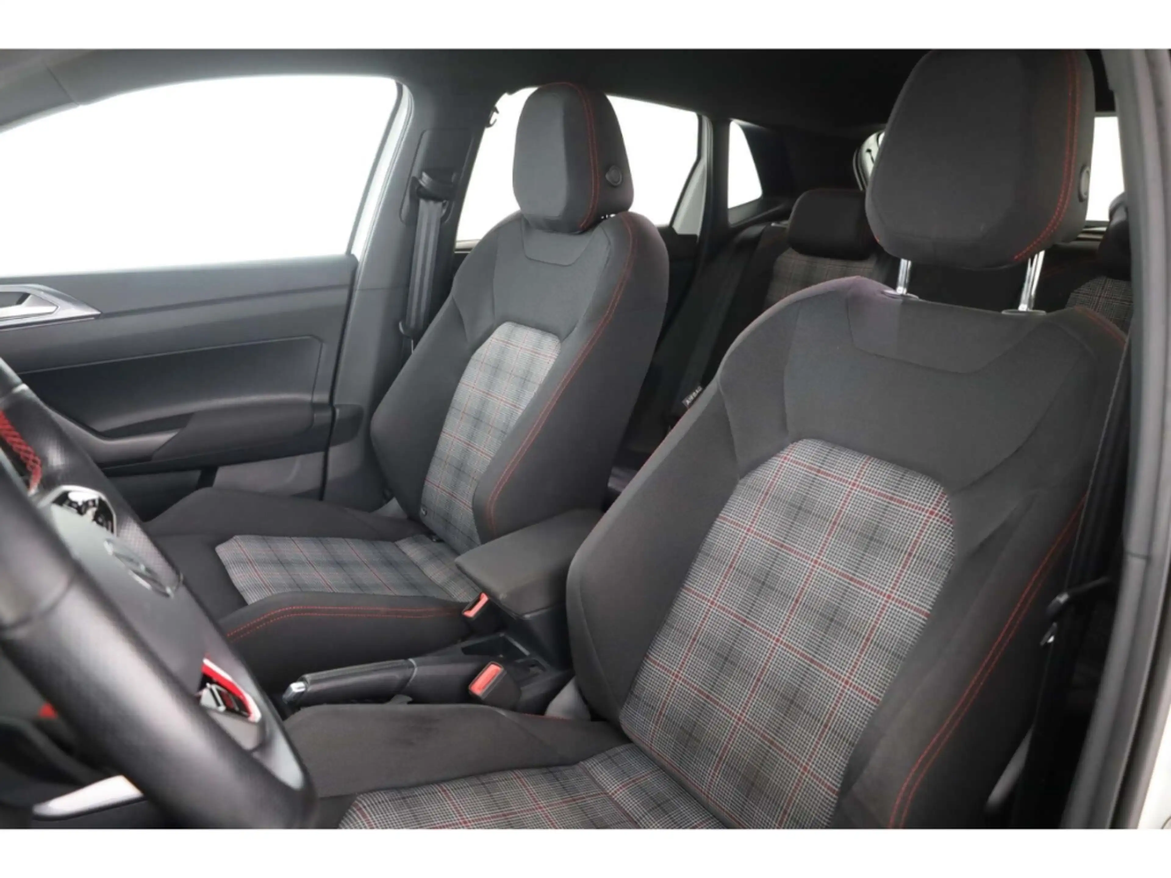 Volkswagen Polo GTI 2.0 TSI — photo 10