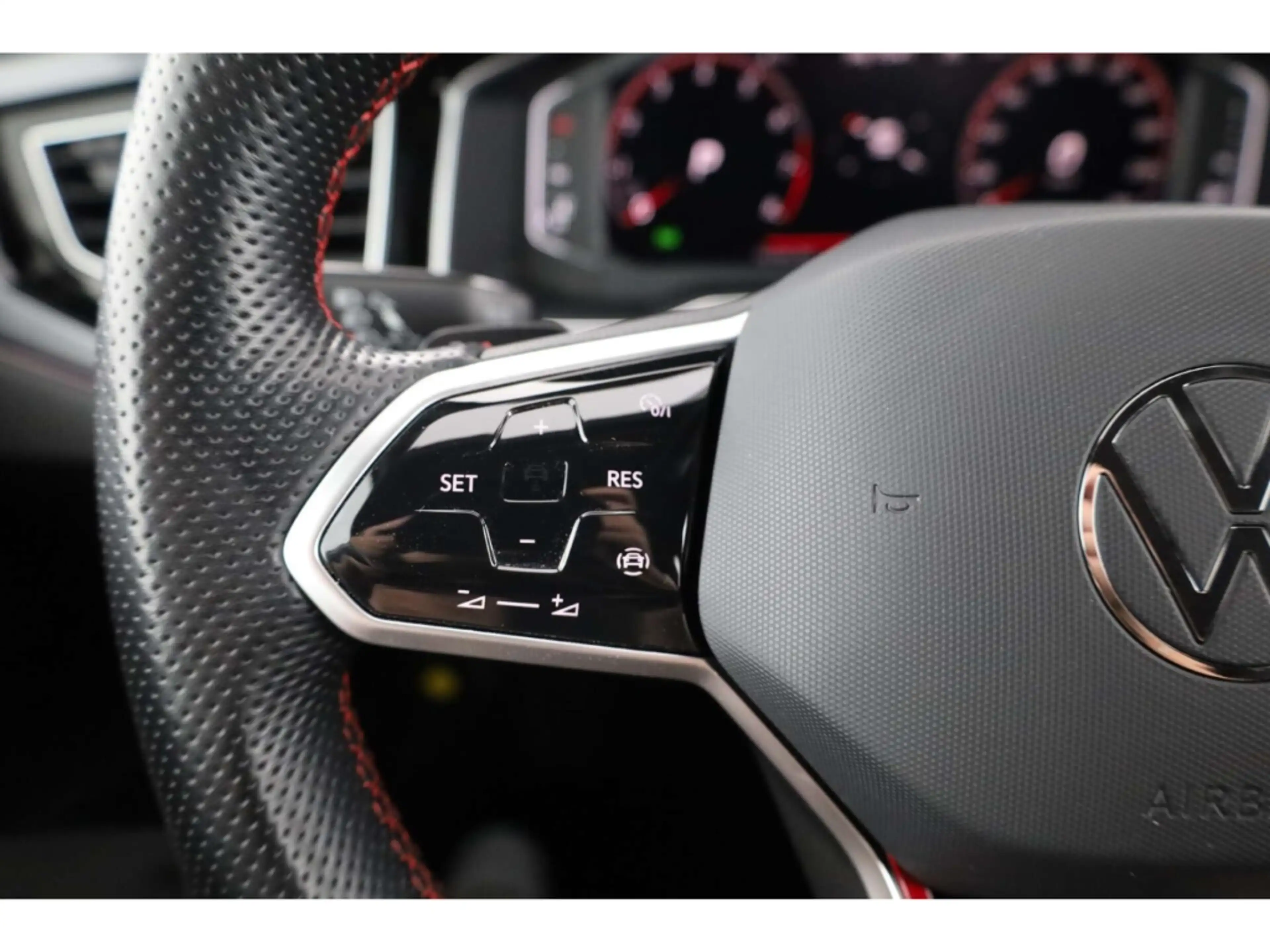 Volkswagen Polo GTI 2.0 TSI — photo 14