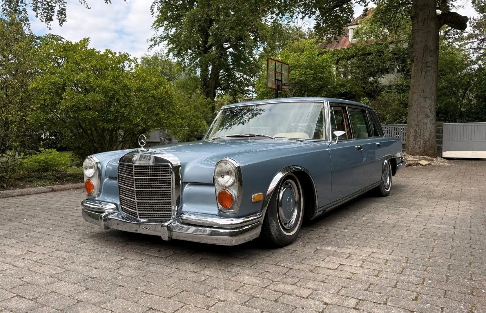 Mercedes-Benz 600 W100 Blau - 1