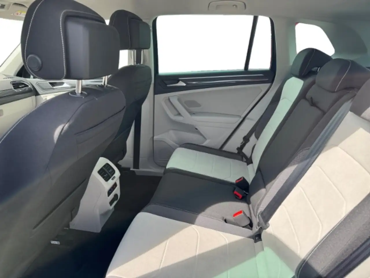 Volkswagen Tiguan 1.5 TSI DSG Elegance MATRIX-LED NAVI 18'' ACC APP- 17