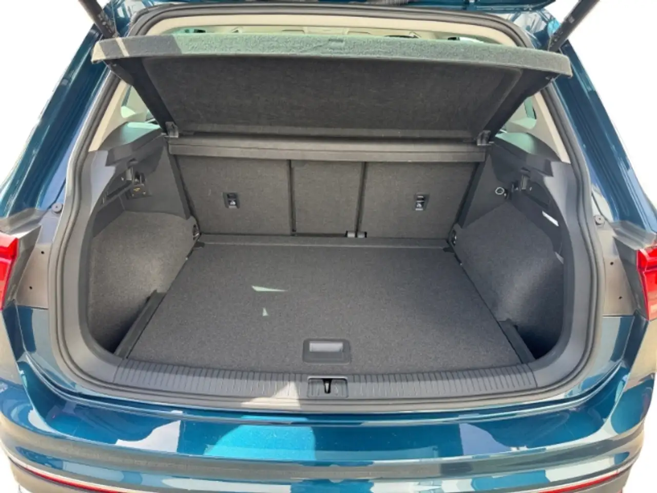 Volkswagen Tiguan 1.5 TSI DSG Elegance MATRIX-LED NAVI 18'' ACC APP- 20