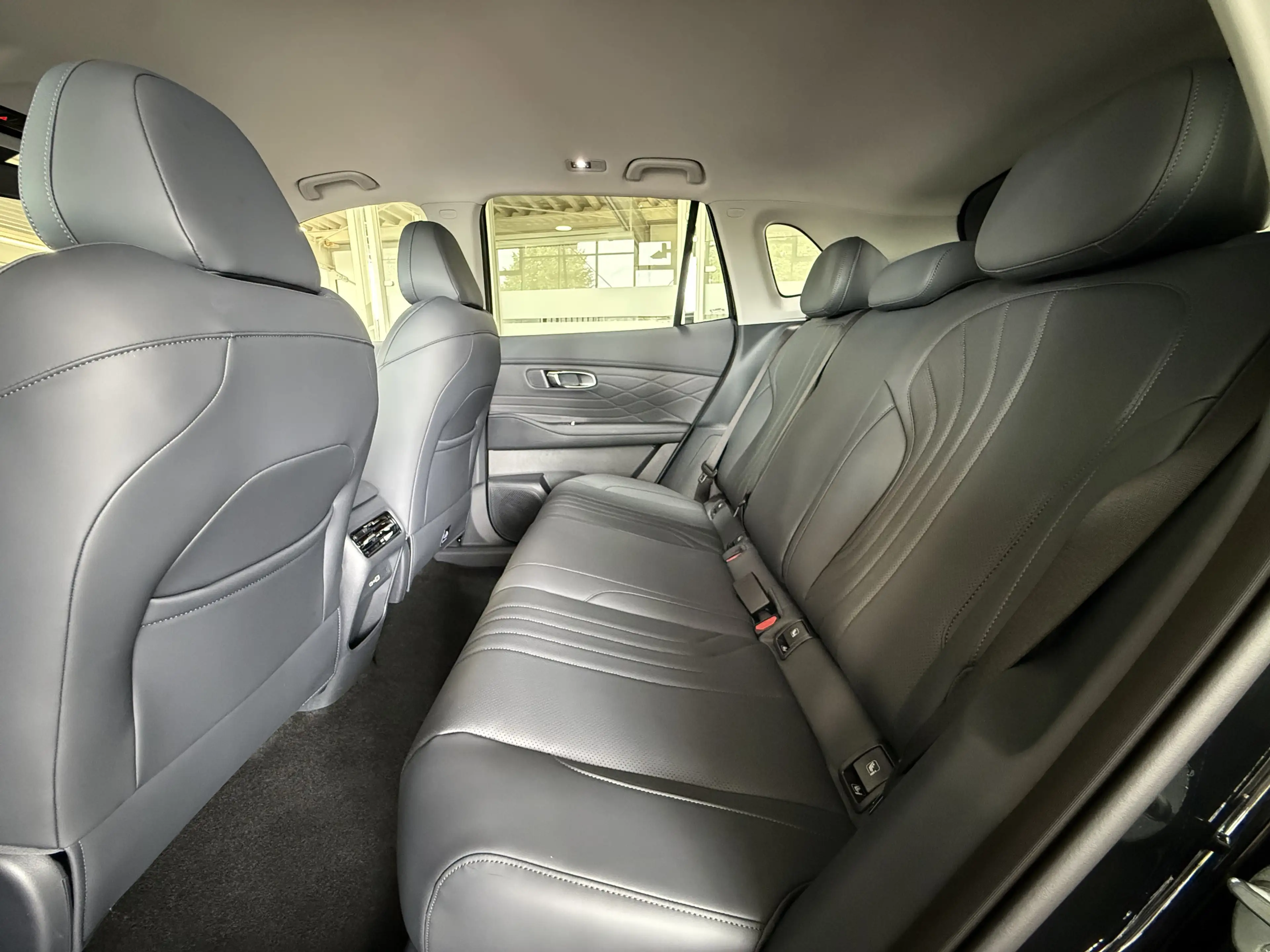 Geely Starray EM-i Pro+ 29,8kWh- 136KM el.Reichweite — photo 15
