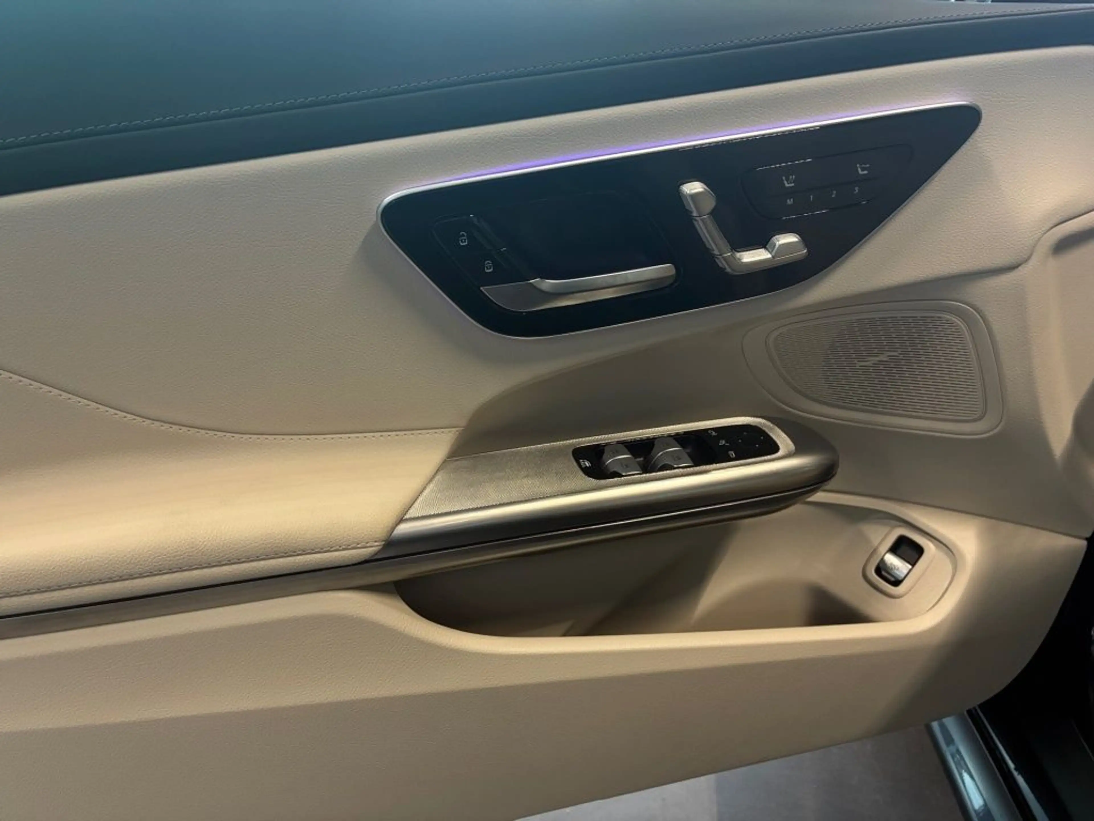Mercedes-Benz CLE 200 AMG+AIRSCARF+KAMERA+MEMORY+AMBIENTE — photo 5