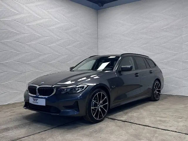 BMW 330 e*PHEV*XDRIVE*CARPLAY*CAMERA*LED*