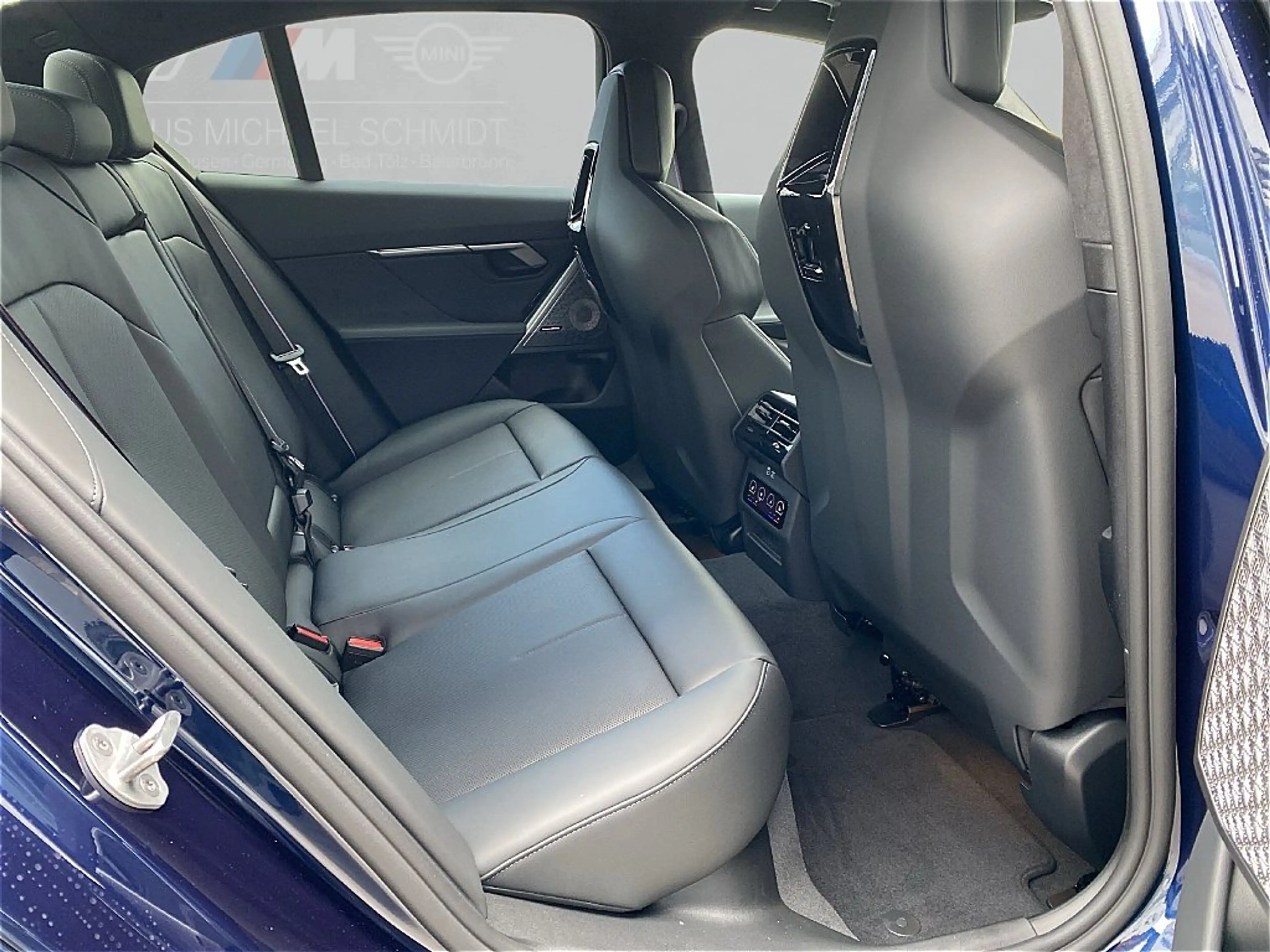 BMW 550 e xDrive M Sportpaket Head-Up DAB LED RFK — photo 10