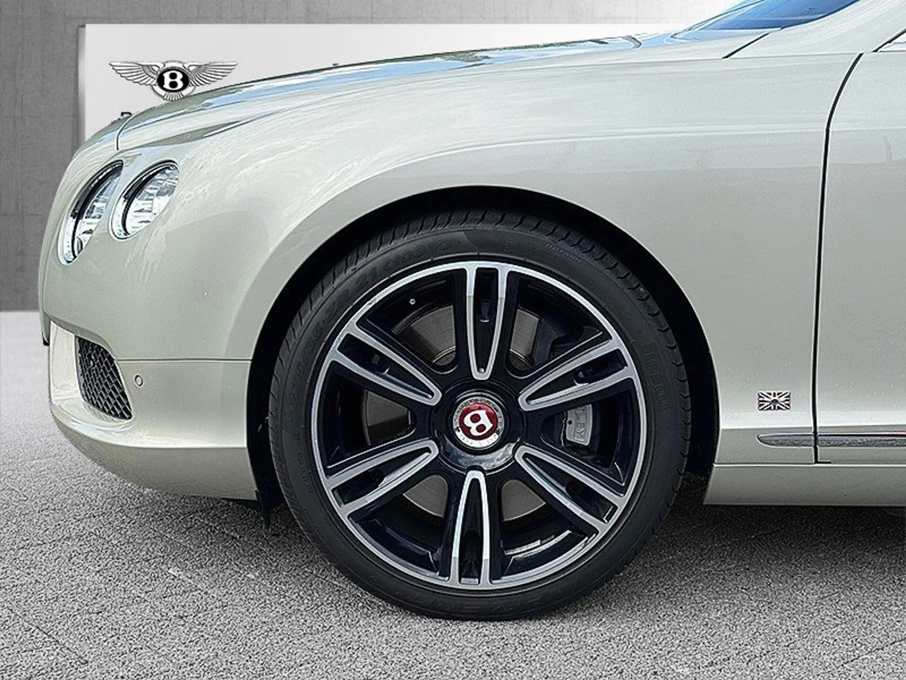 Bentley Continental GTC V8 *Sports Specification* — photo 4