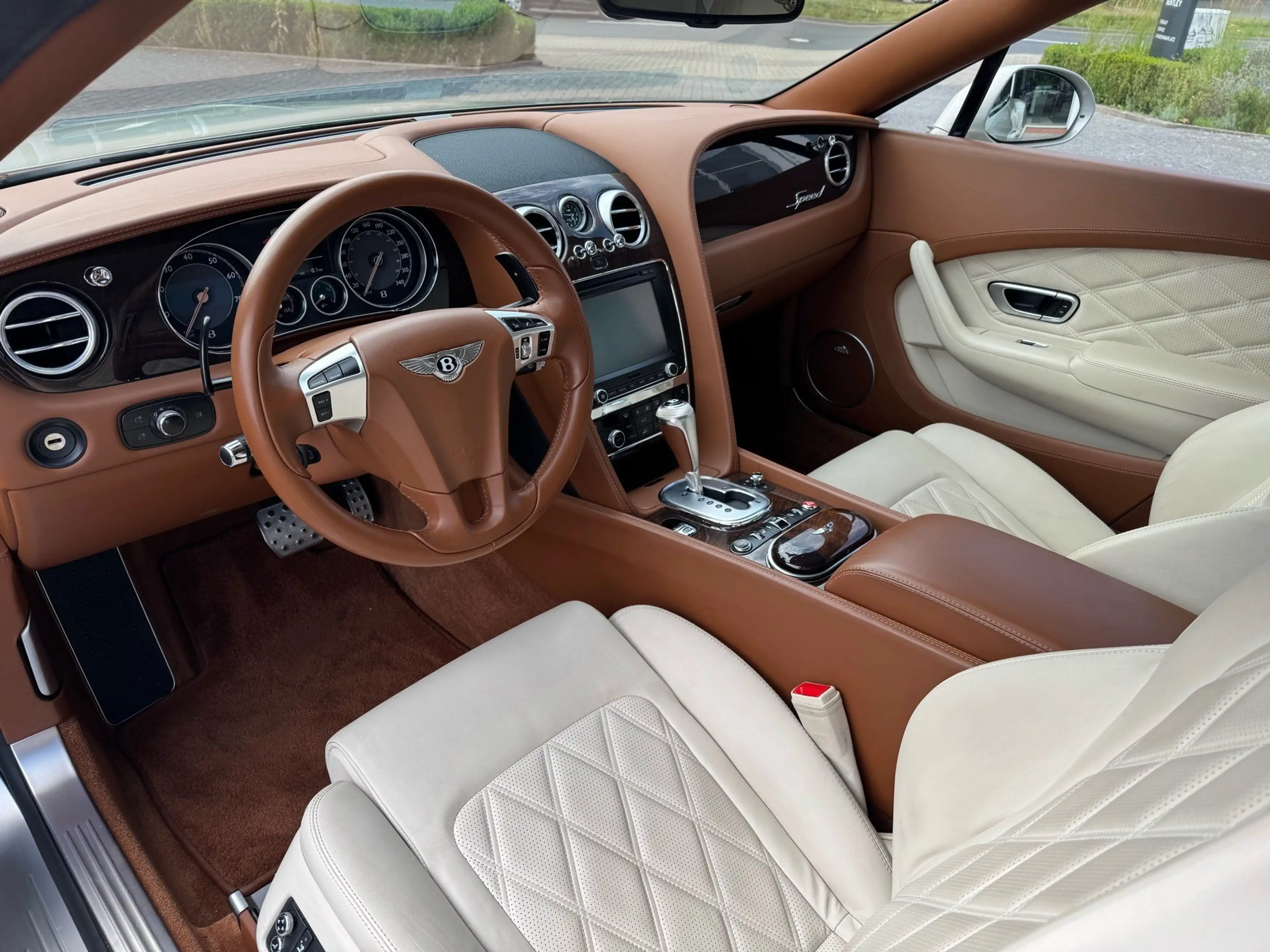 Bentley Continental GTC V8 *Sports Specification* — photo 13