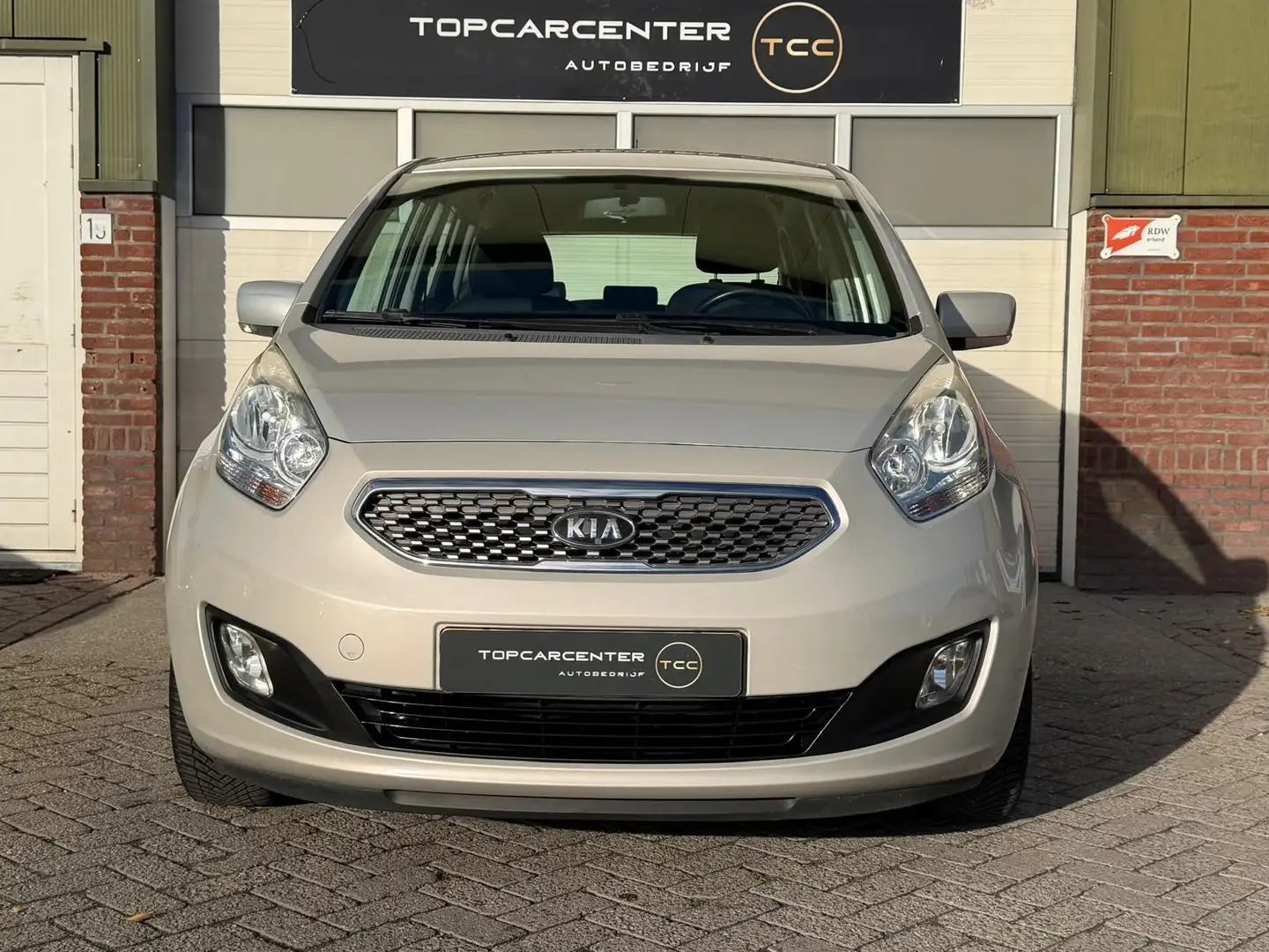 Kia Venga 1.6 CVVT X-ecutive/AIRCO/AUT/PARKS/APK/NAP Gris - 2