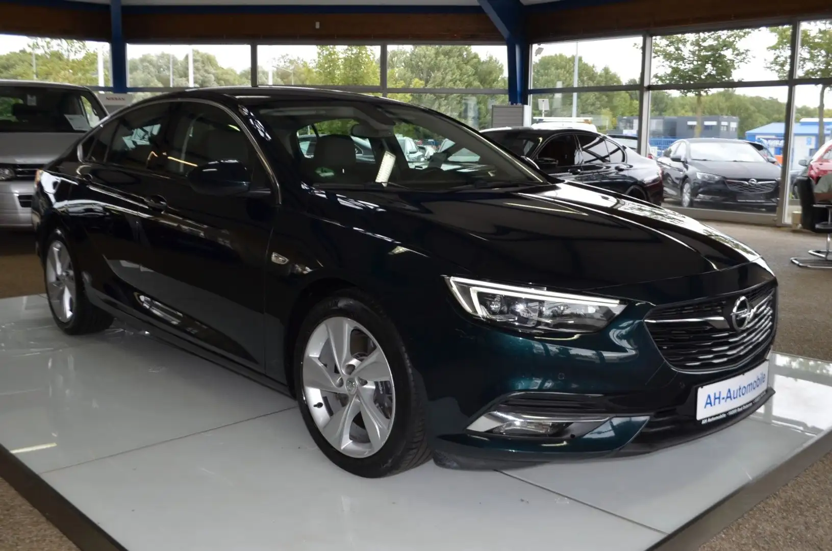 Opel Insignia B Grand Sport Innovation 4x4 AUTOMATIK Grün - 2