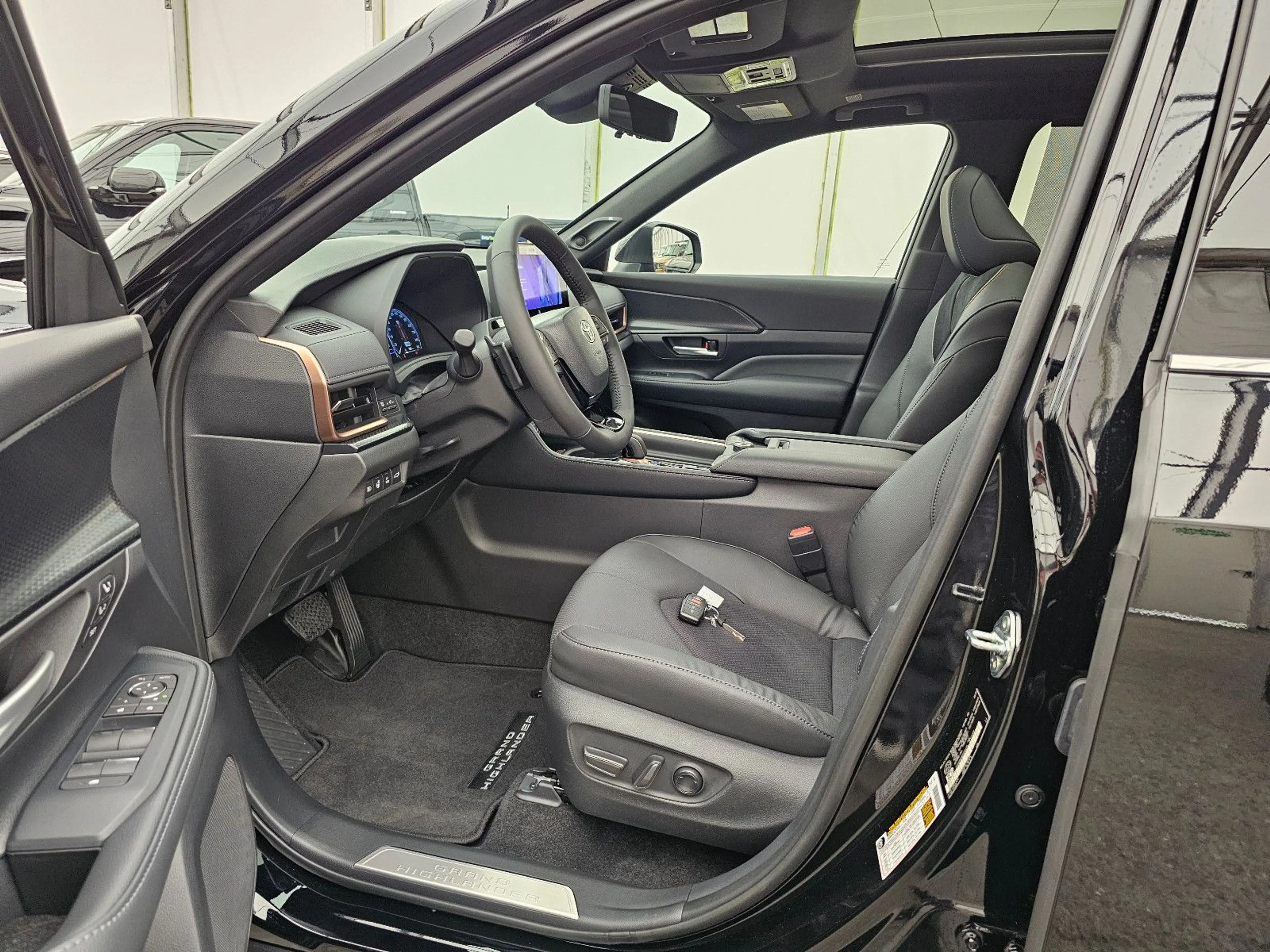 Toyota Highlander GRAND Platinum Max T1: 64.900 EURO Stock !!! — photo 14